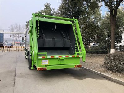 國(guó)六東風(fēng)天錦壓縮式垃圾車(chē) 城市環(huán)保的強(qiáng)力助手